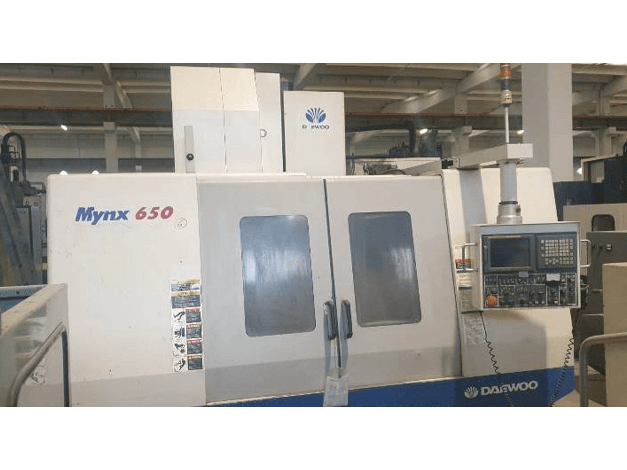 Vooraanzicht van DAEWOO MYNX 650 machine