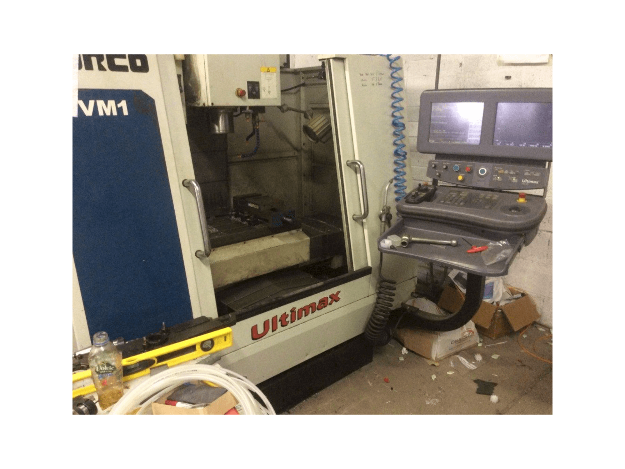 Vooraanzicht van Hurco VM 1 machine
