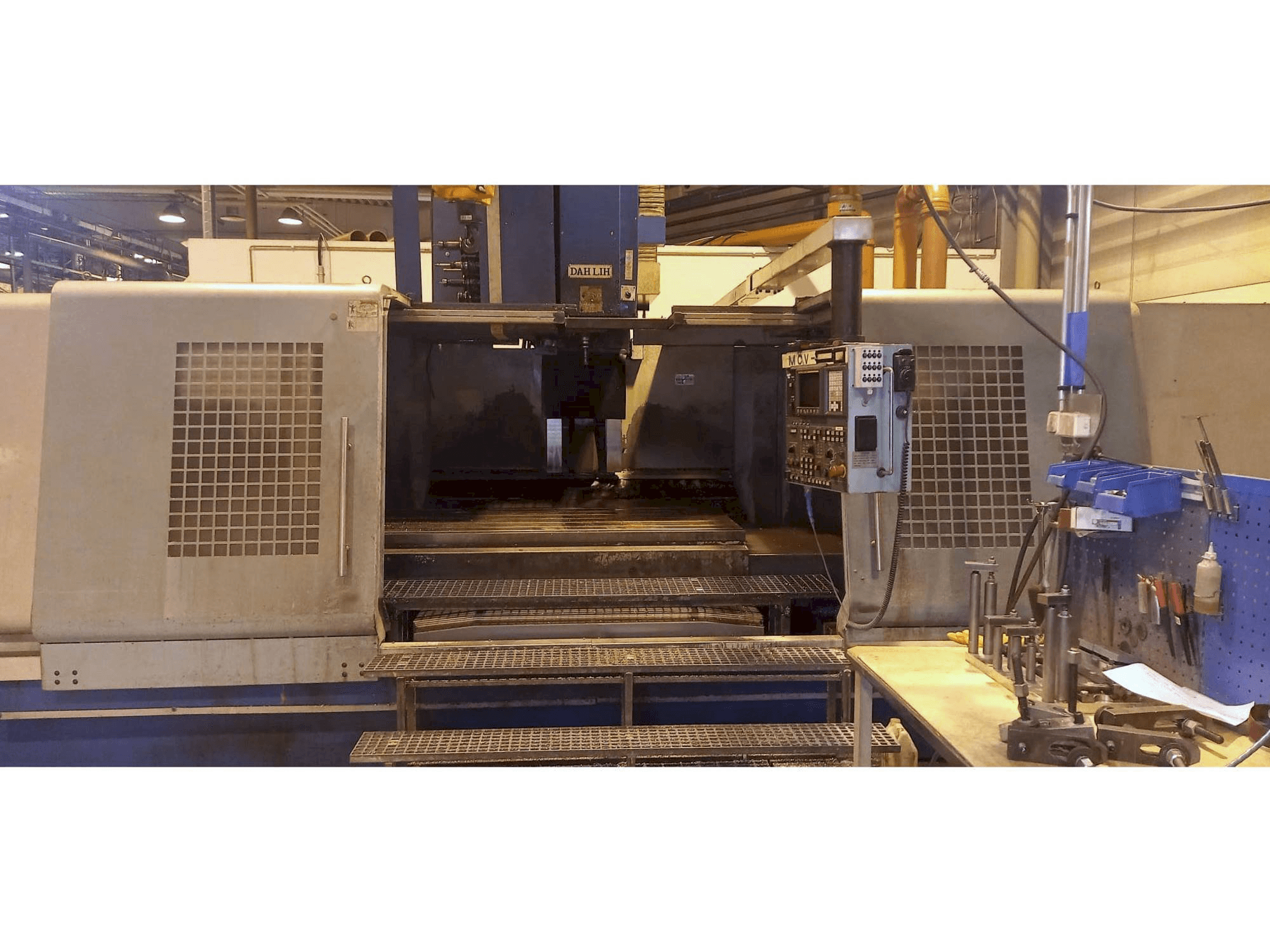 Vooraanzicht van DAH LIH MCV 2600 machine