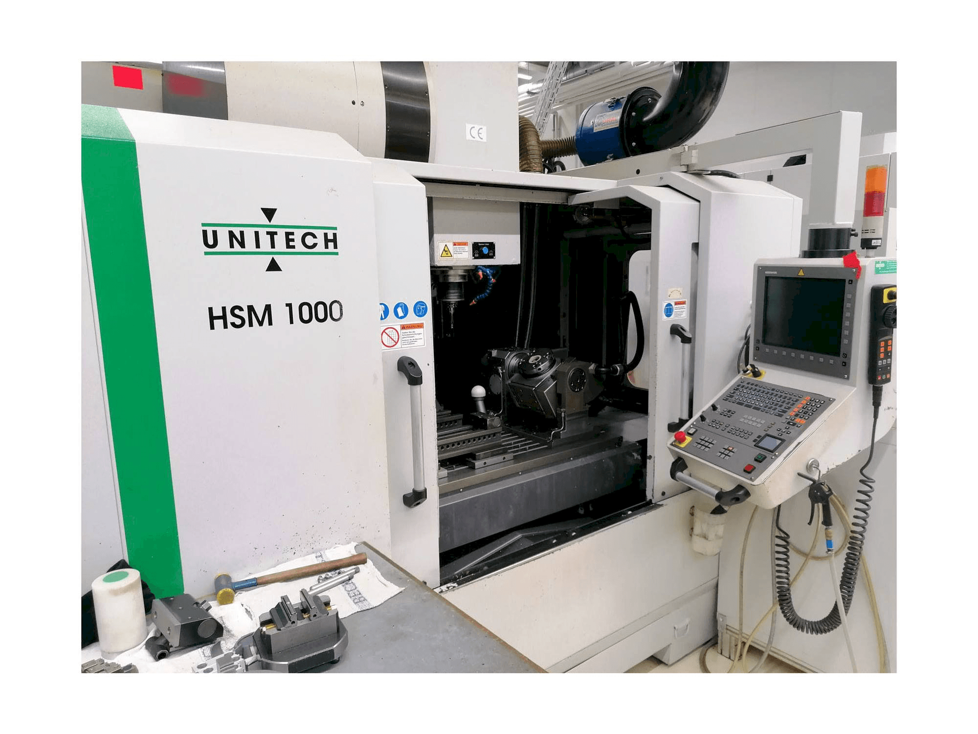 Vooraanzicht van UNITECH HSM1000 machine