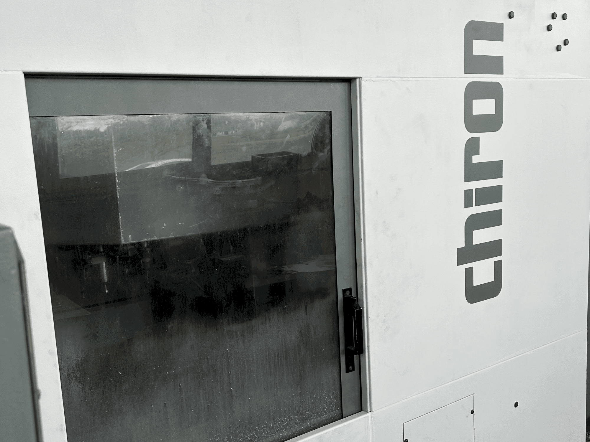 Vooraanzicht van CHIRON FZ18W machine