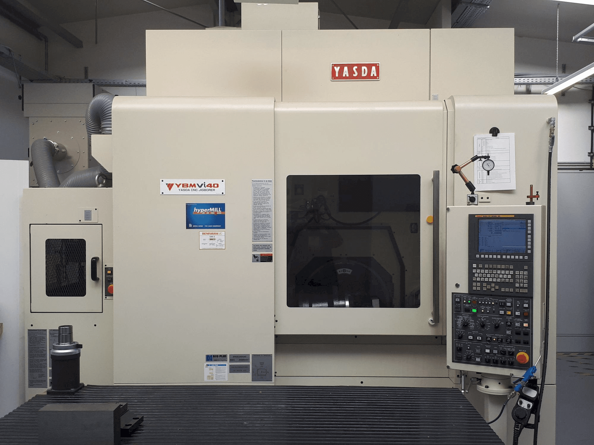 Vooraanzicht van YASDA YBM Vi40 machine