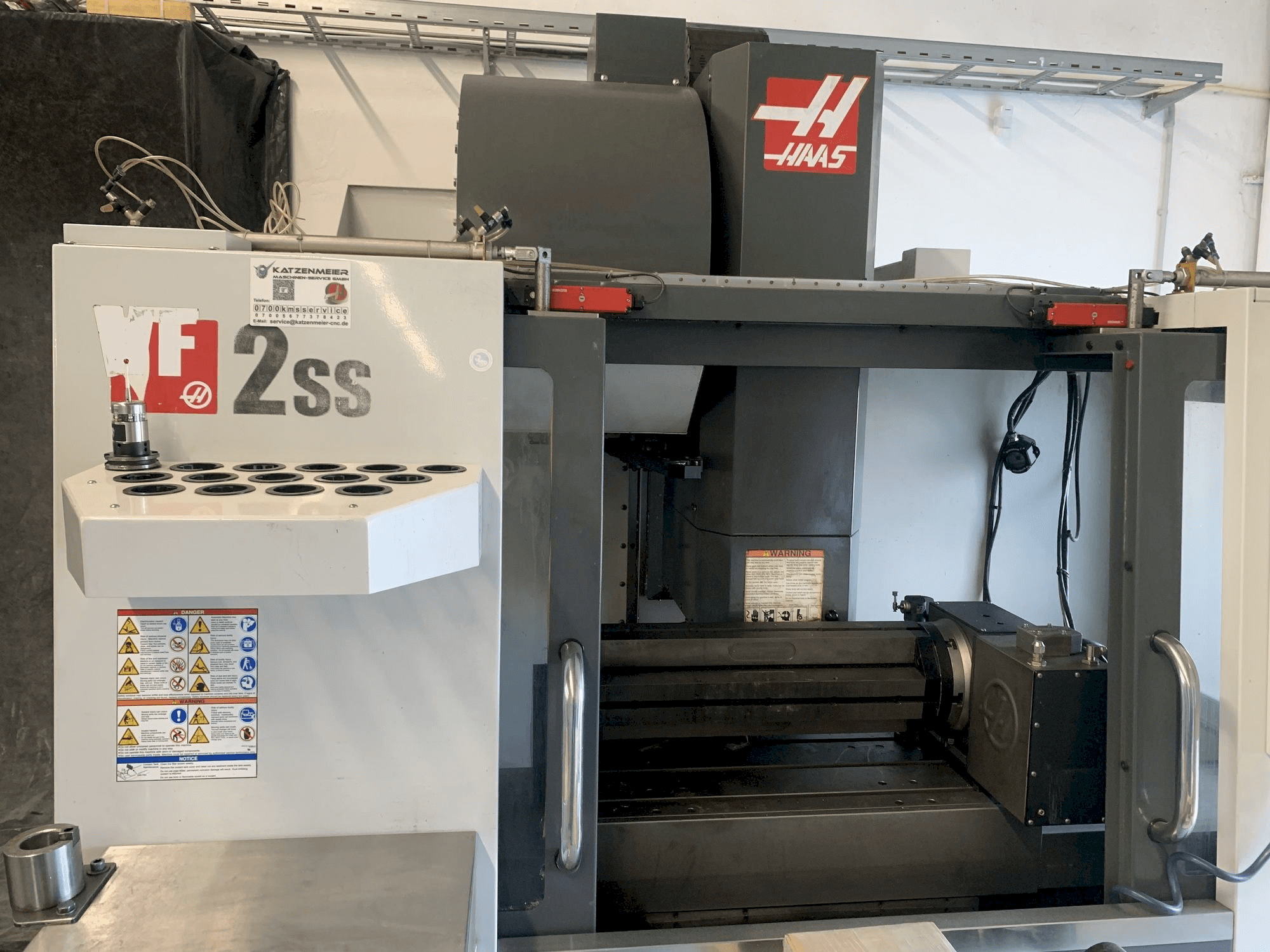 Vooraanzicht van HAAS VF-2SS machine
