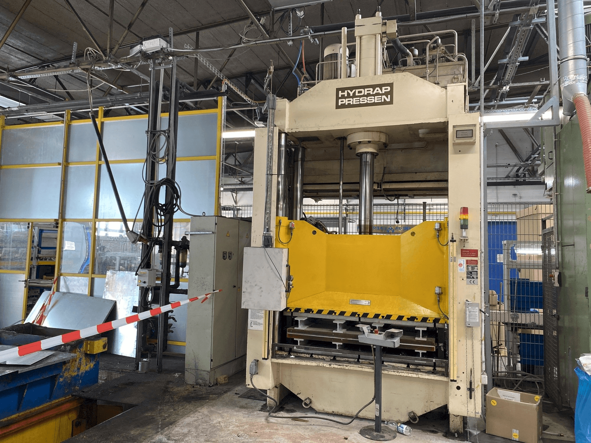 Vooraanzicht van HYDRAP HPD-S 63 machine