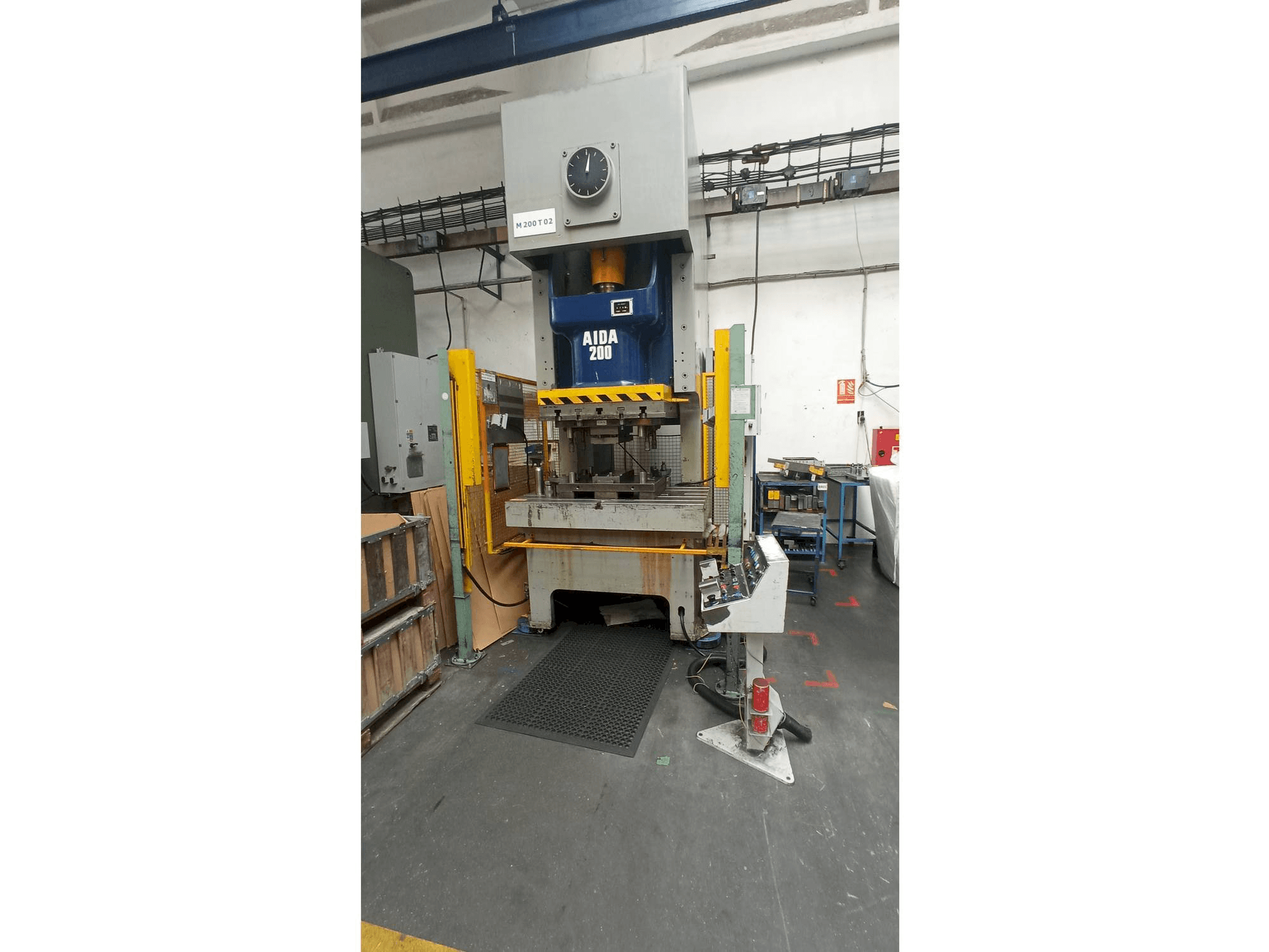 Vooraanzicht van AIDA NC1-200L machine