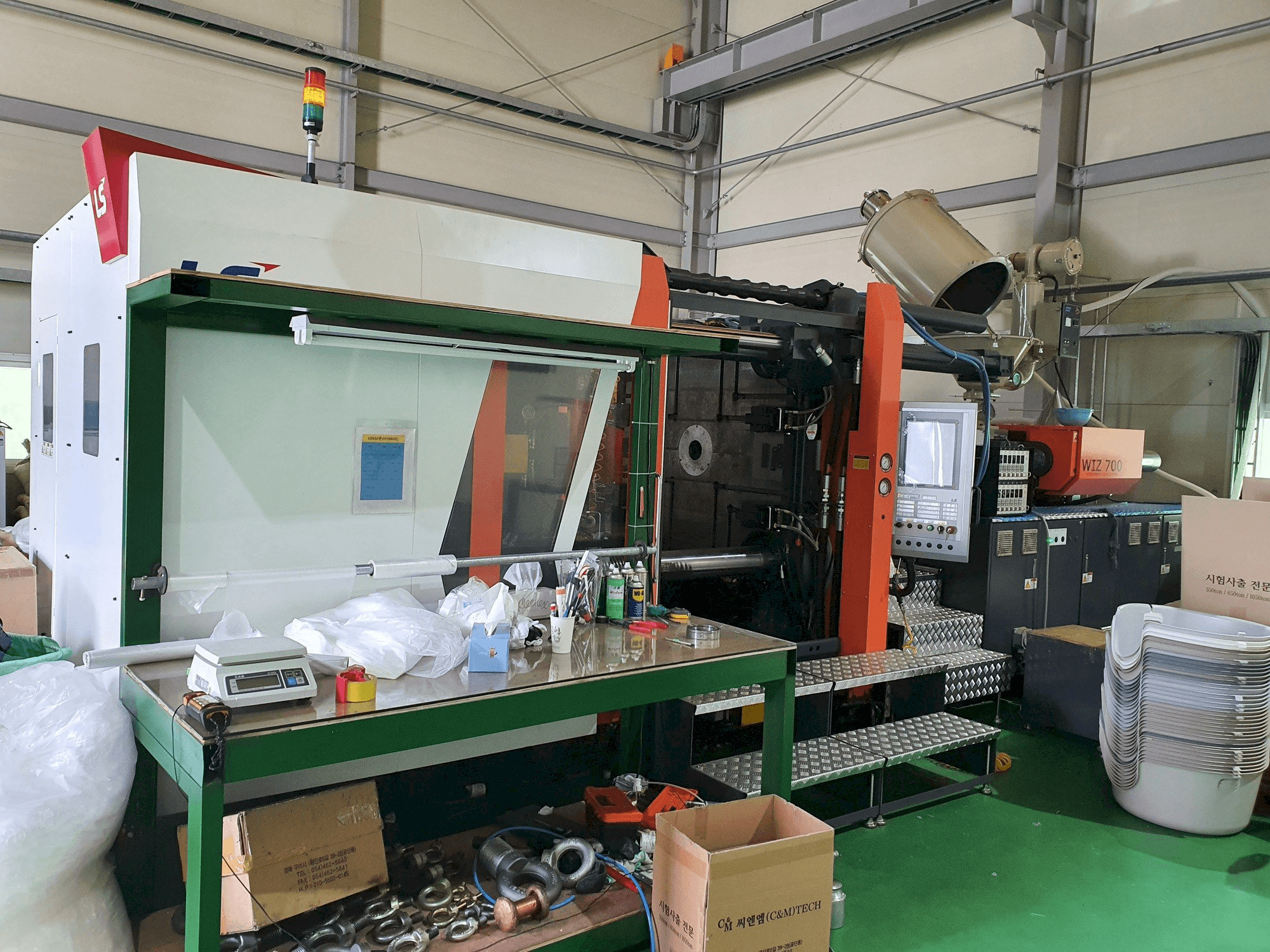 Vooraanzicht van LS MTRON WIZ700 machine