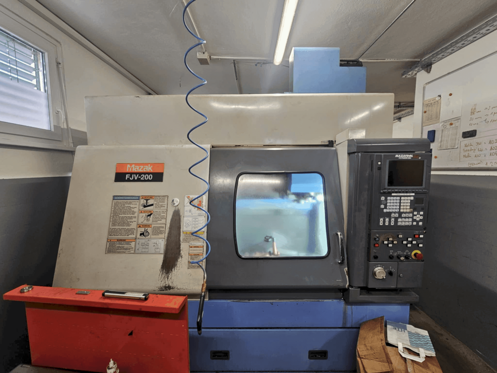 Vooraanzicht van Mazak fjv 200 machine