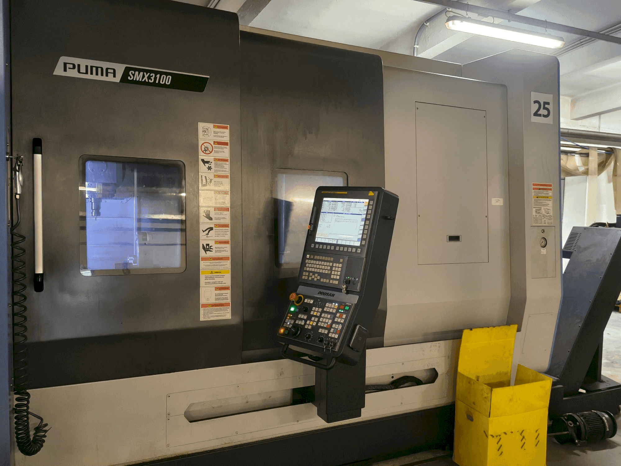 Vooraanzicht van DOOSAN SMX 3100 machine