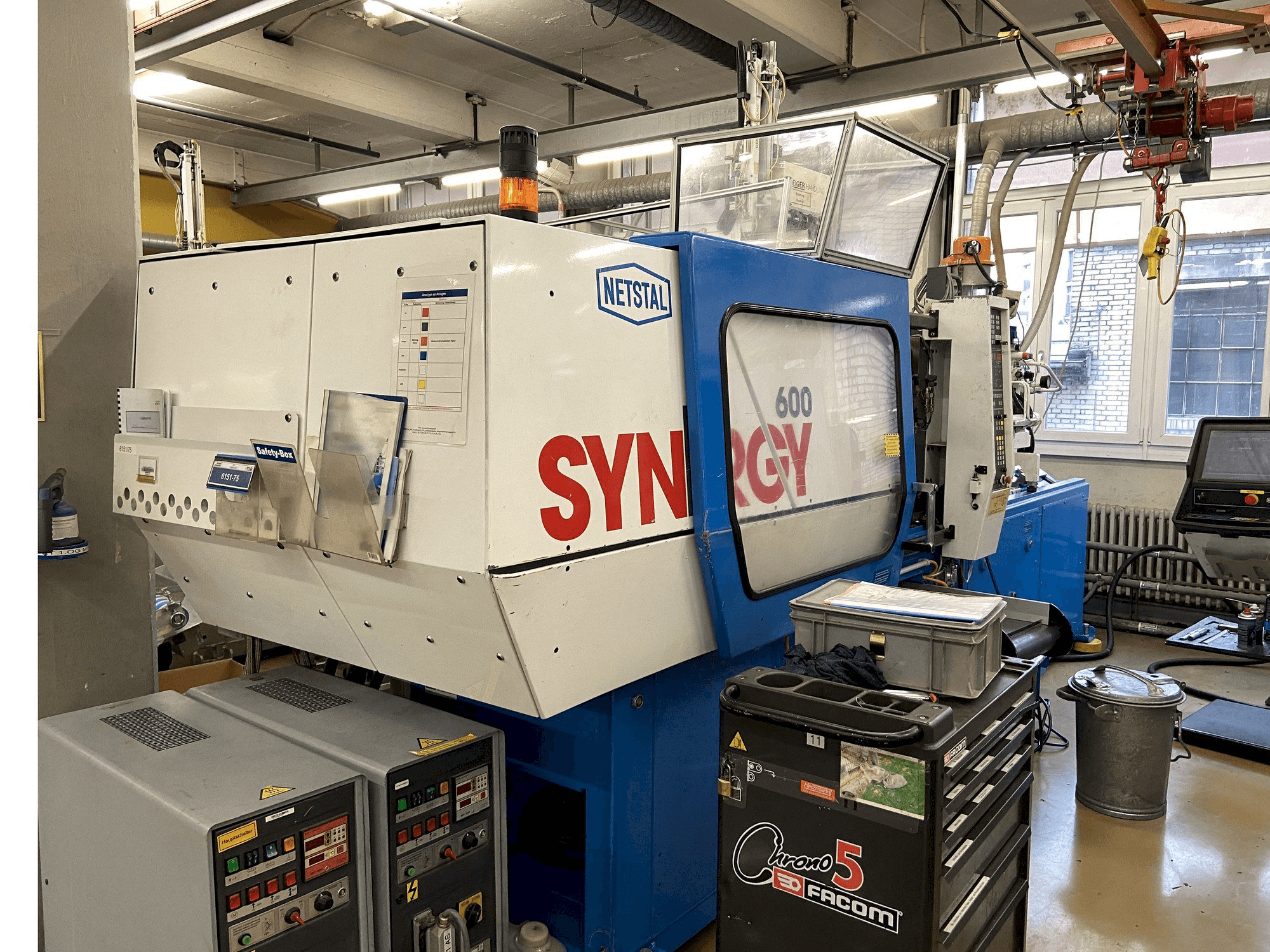 Vooraanzicht van Netstal SYNERGY 600-110 machine