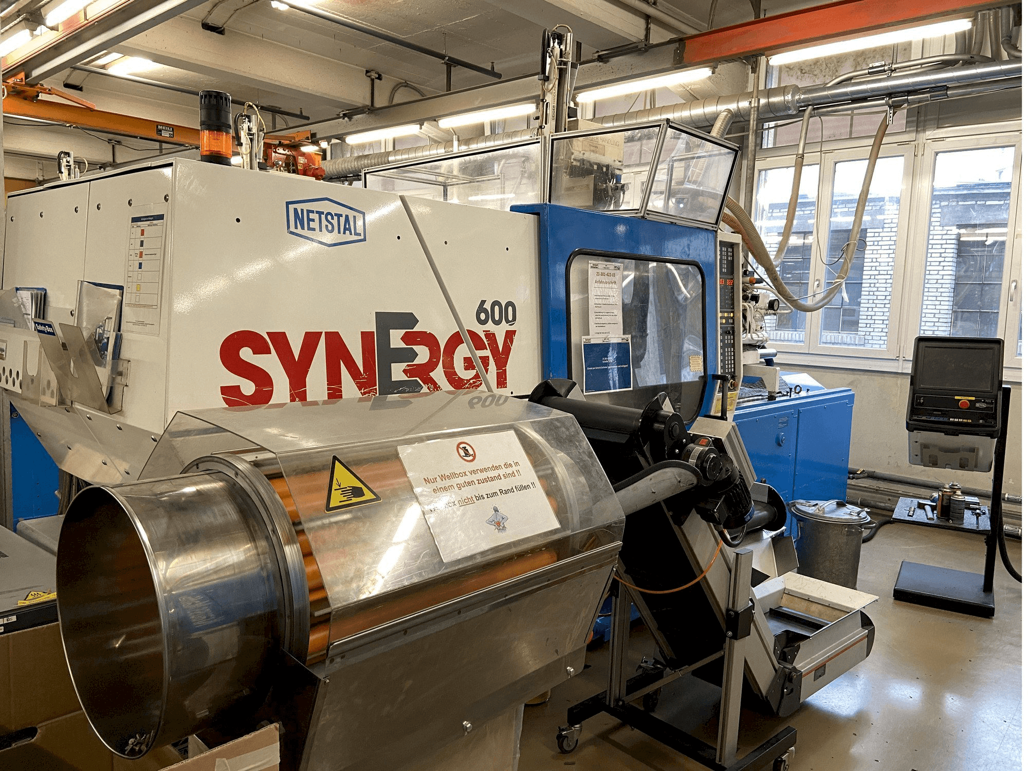 Vooraanzicht van Netstal SYNERGY 600-60 machine