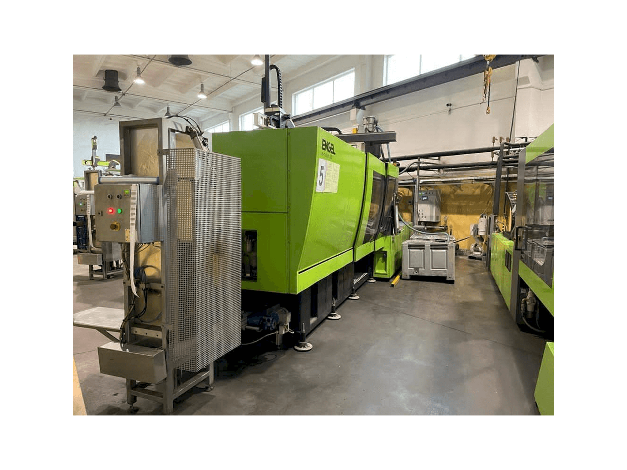 Vooraanzicht van ENGEL e-motion 2440/380 T machine