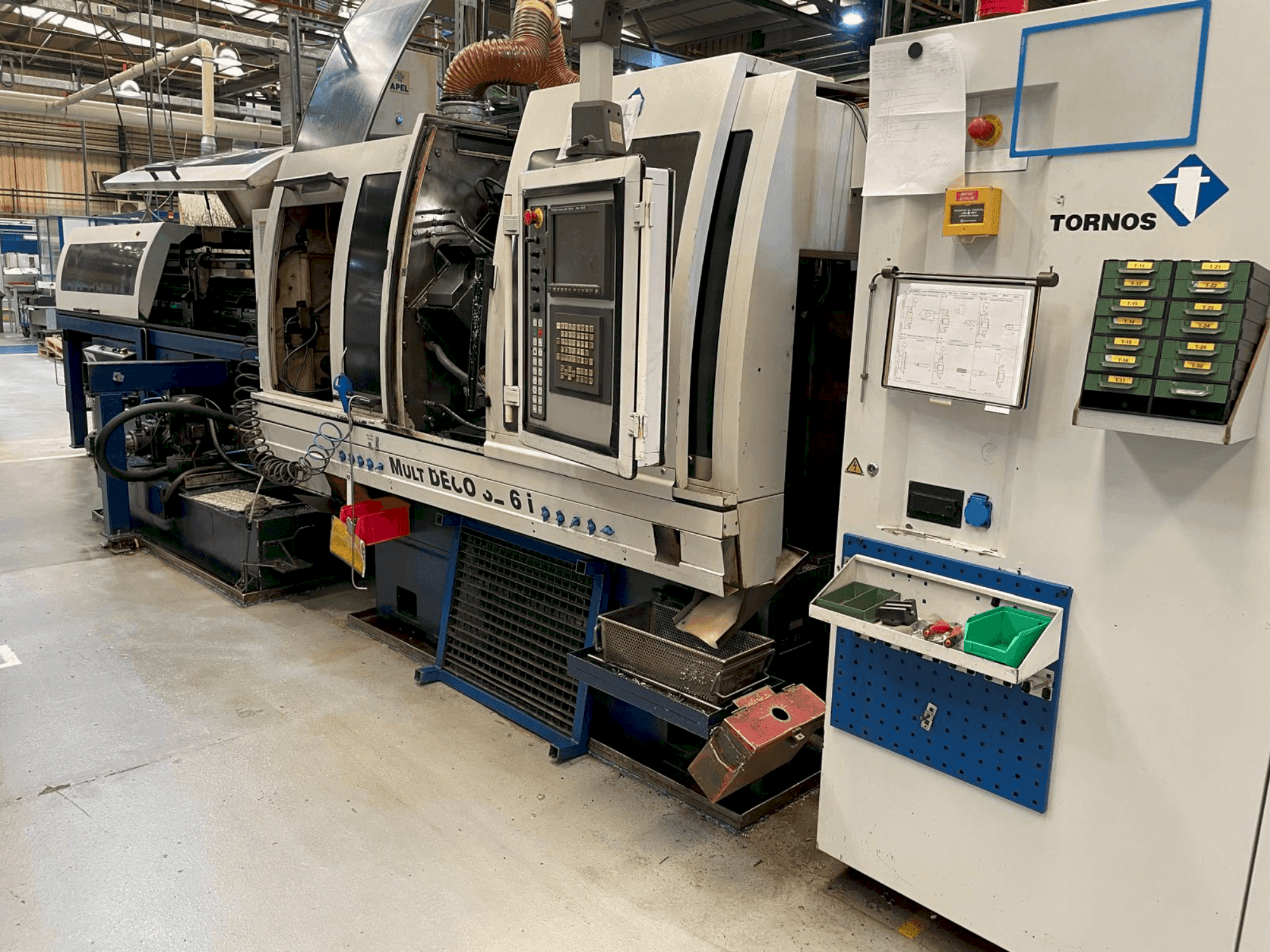 Vooraanzicht van TORNOS MultiDeco 32/6i machine