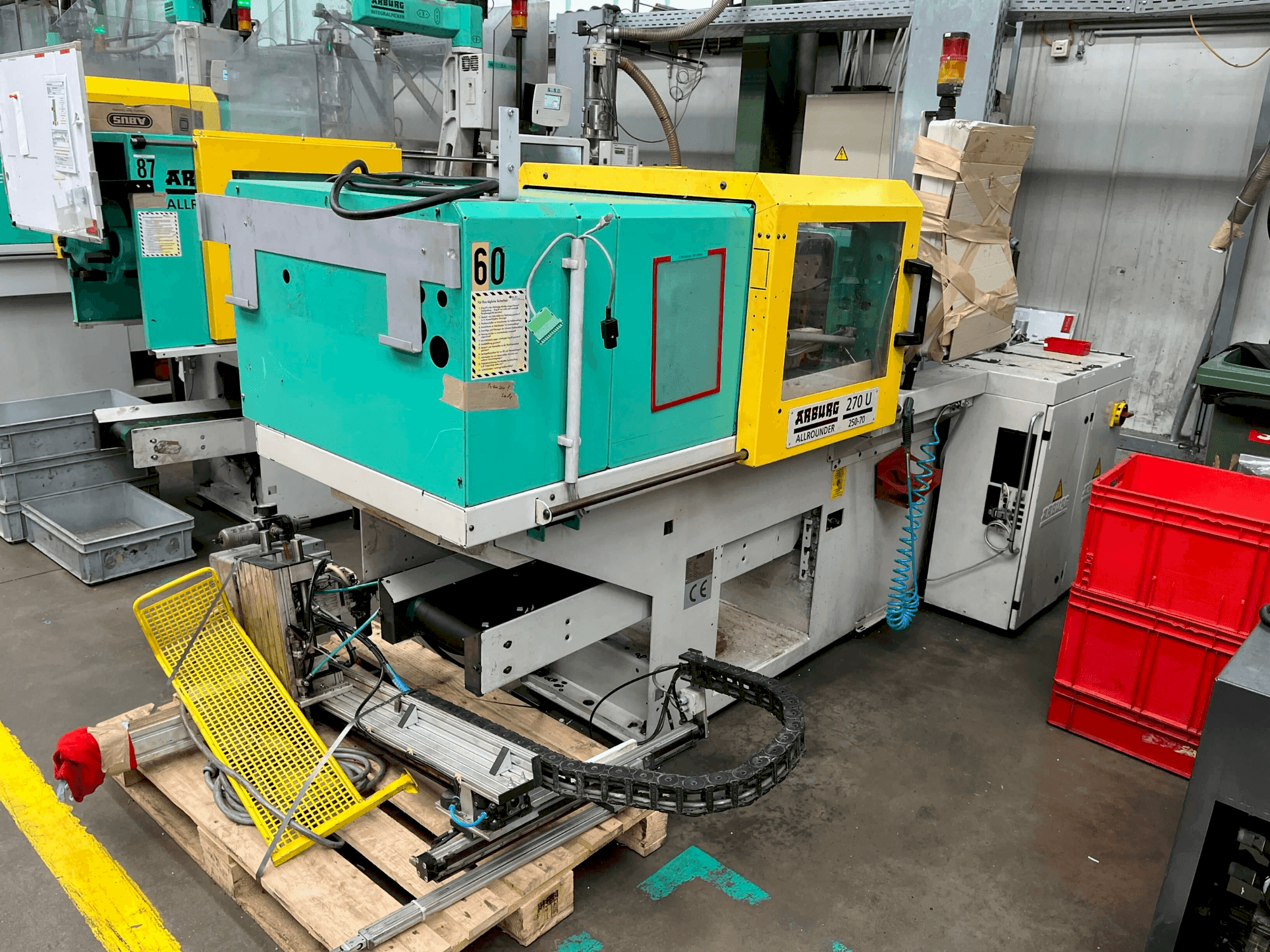 Vooraanzicht van Arburg Allrounder 270-25U machine