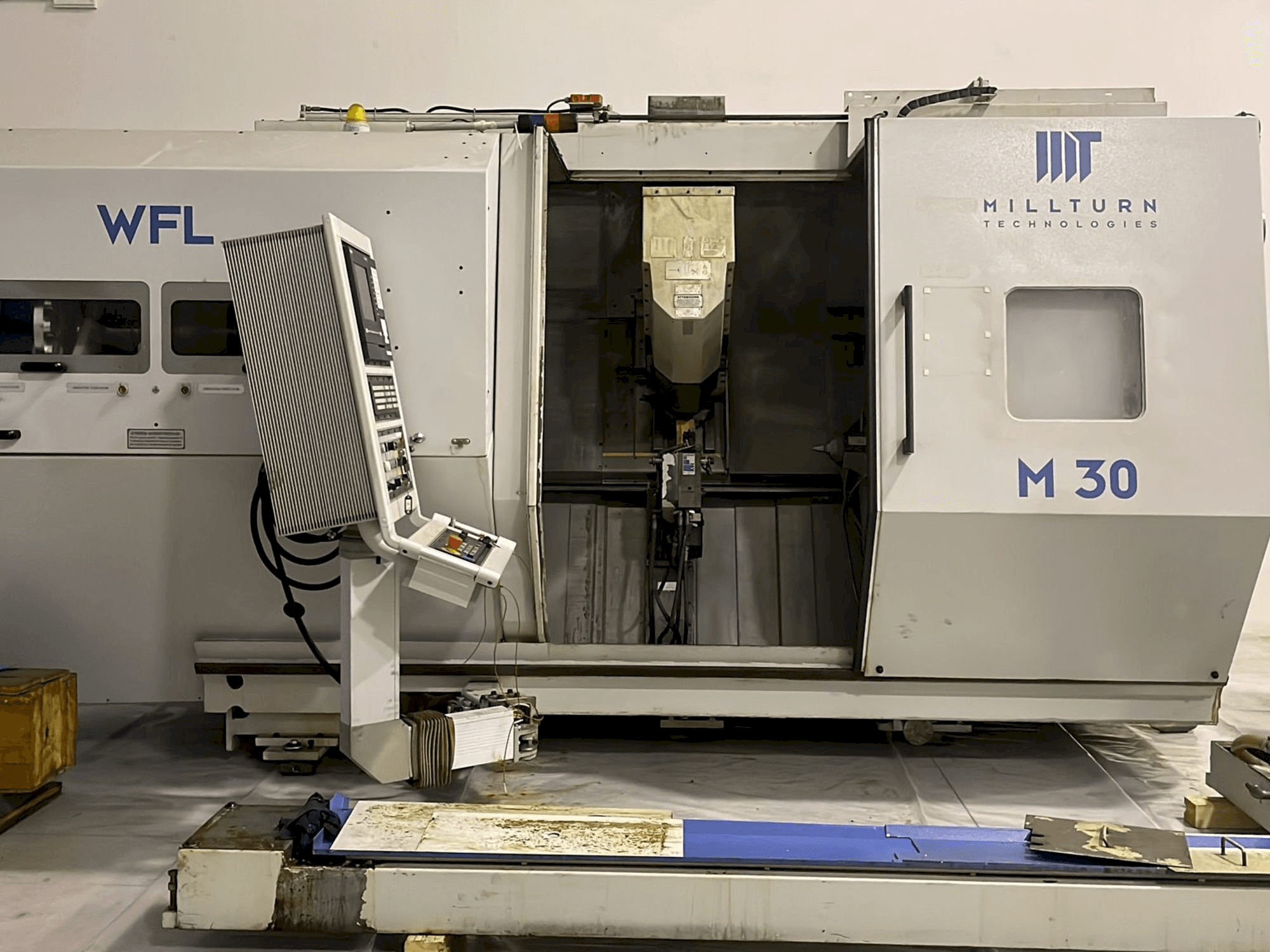 Vooraanzicht van WFL Millturn M30 machine