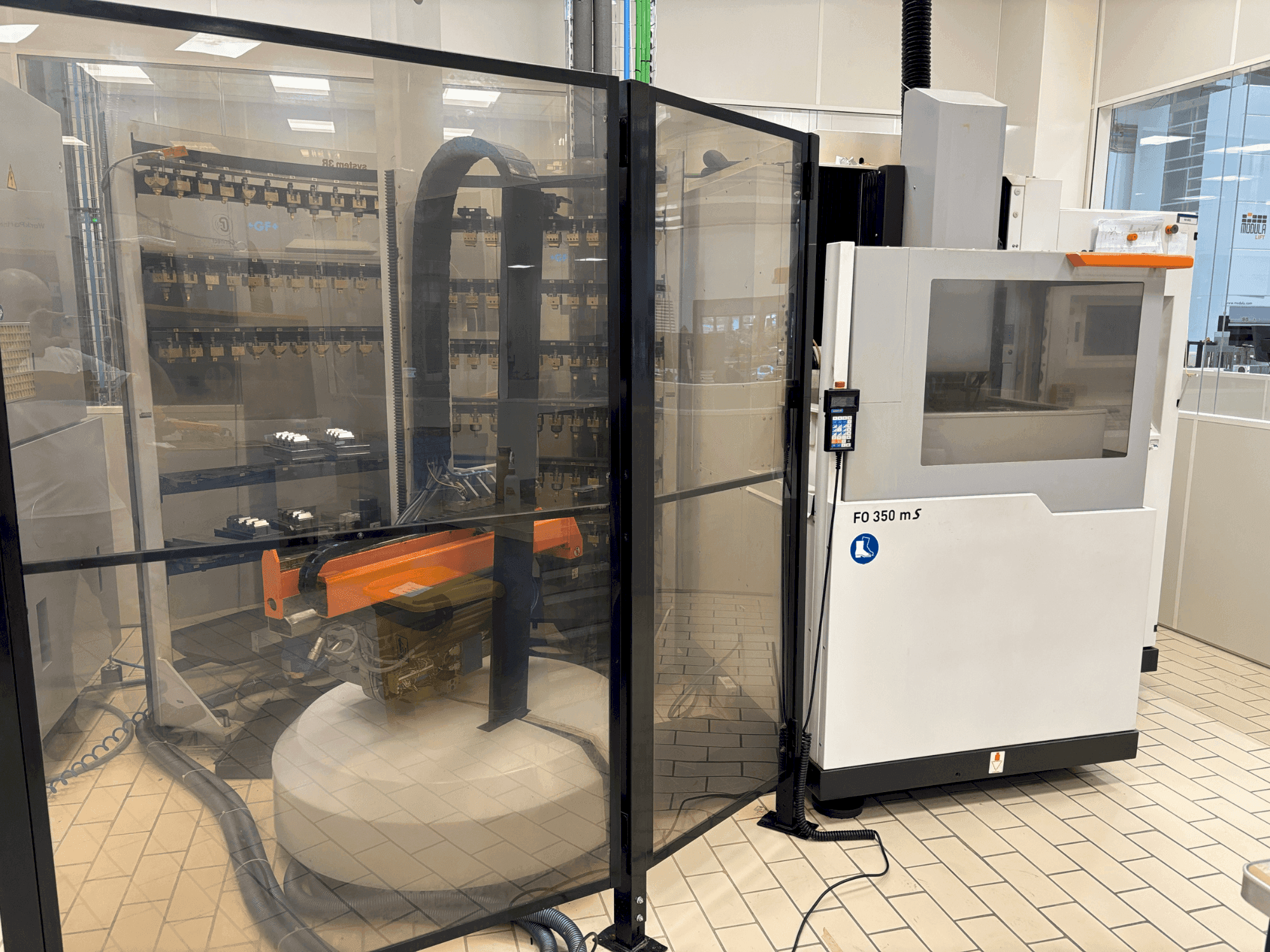 Vooraanzicht van CHARMILLES ROBOFORM 350 machine