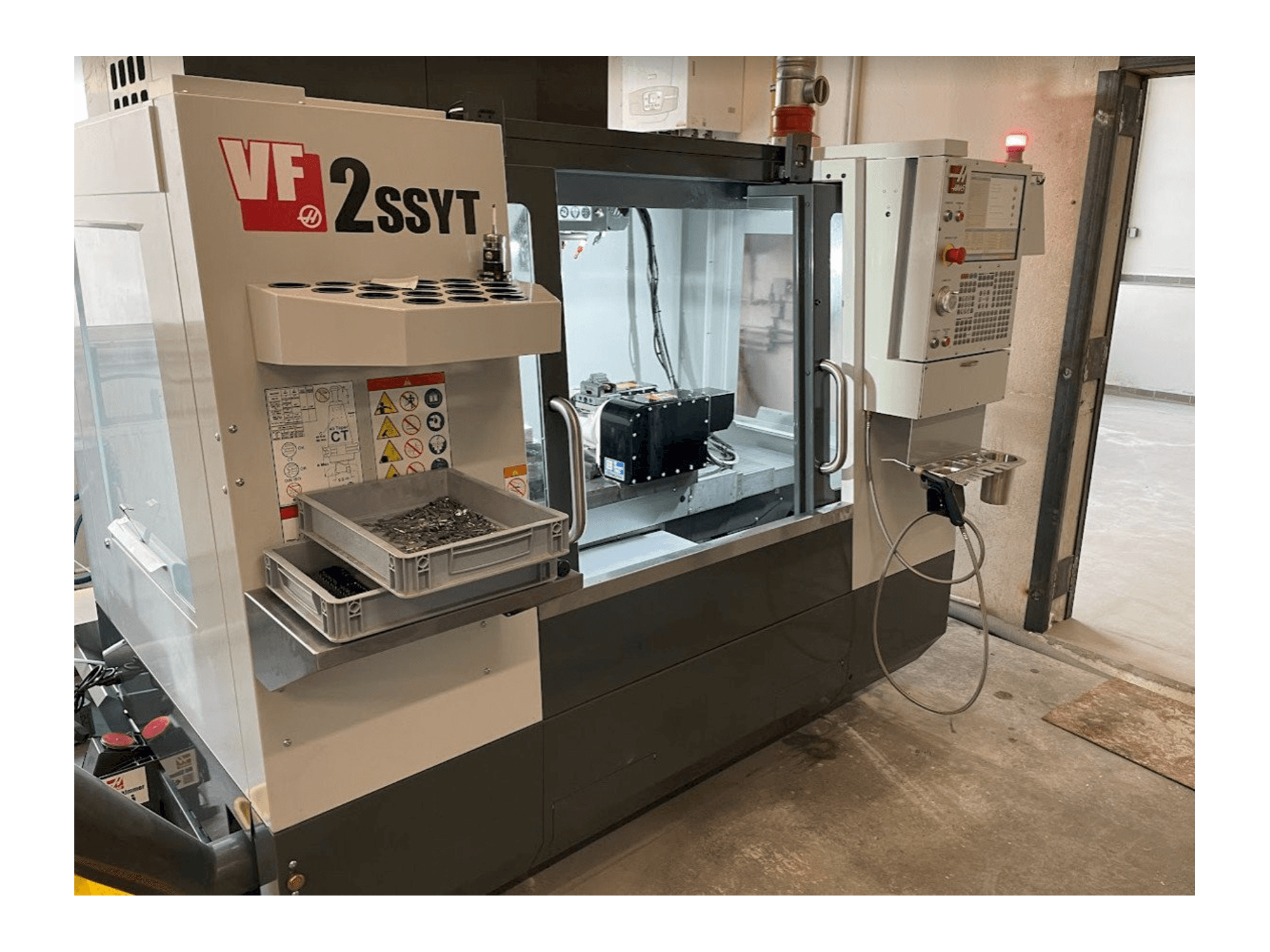 Vooraanzicht van HAAS VF-2SSYT machine