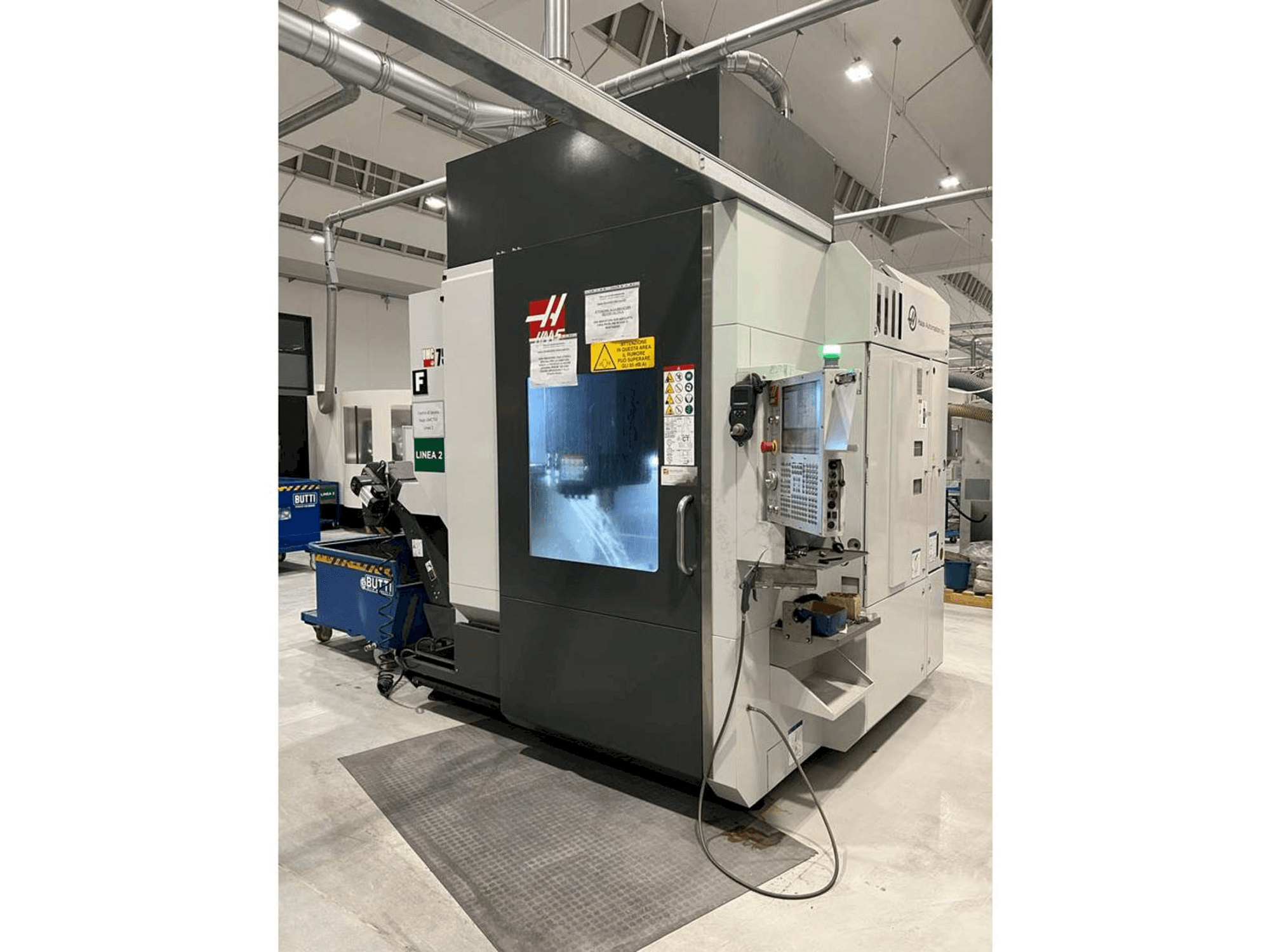 Vooraanzicht van HAAS UMC 750SS machine