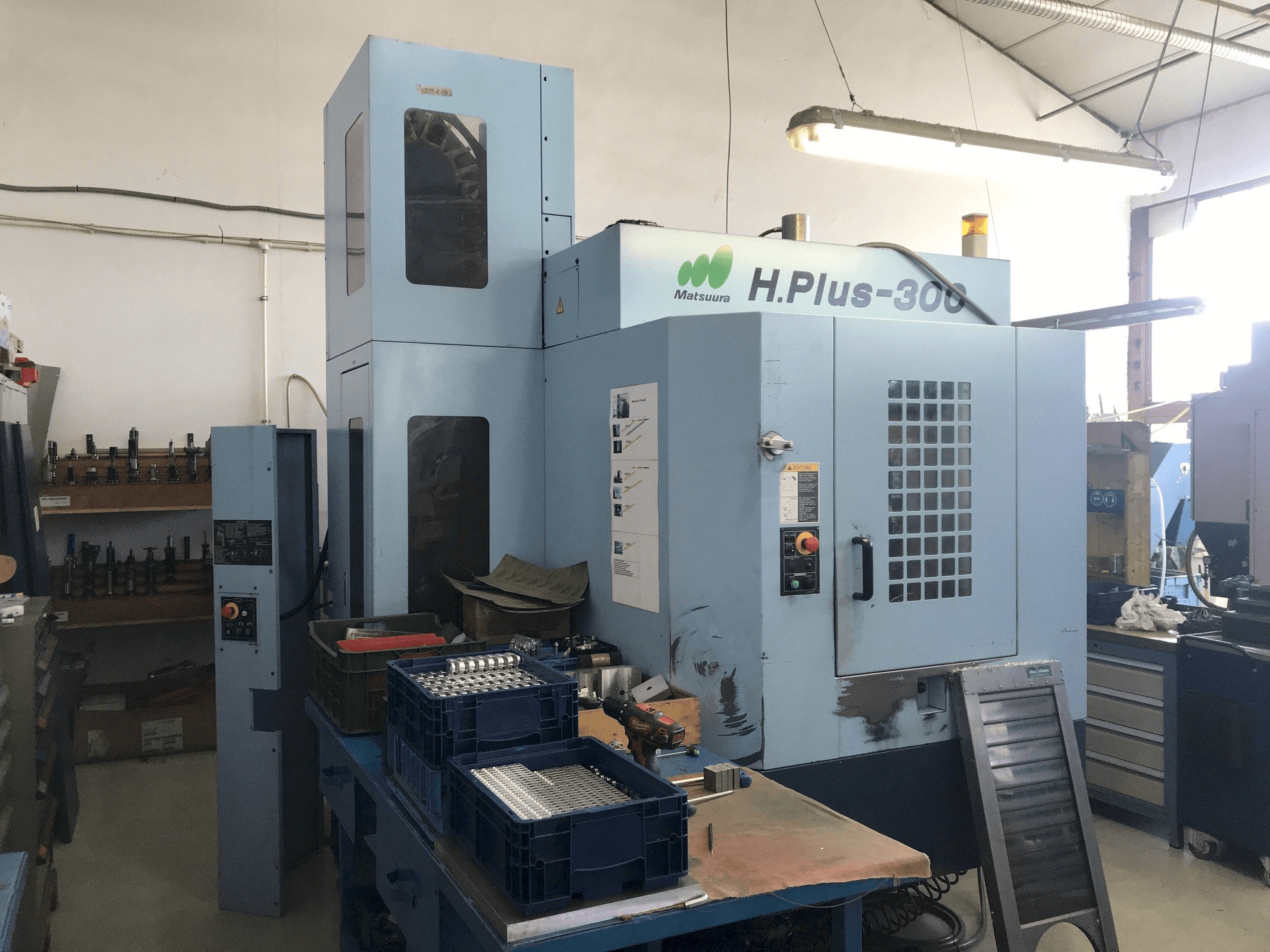 Vooraanzicht van Matsuura H.PLUS-300 machine