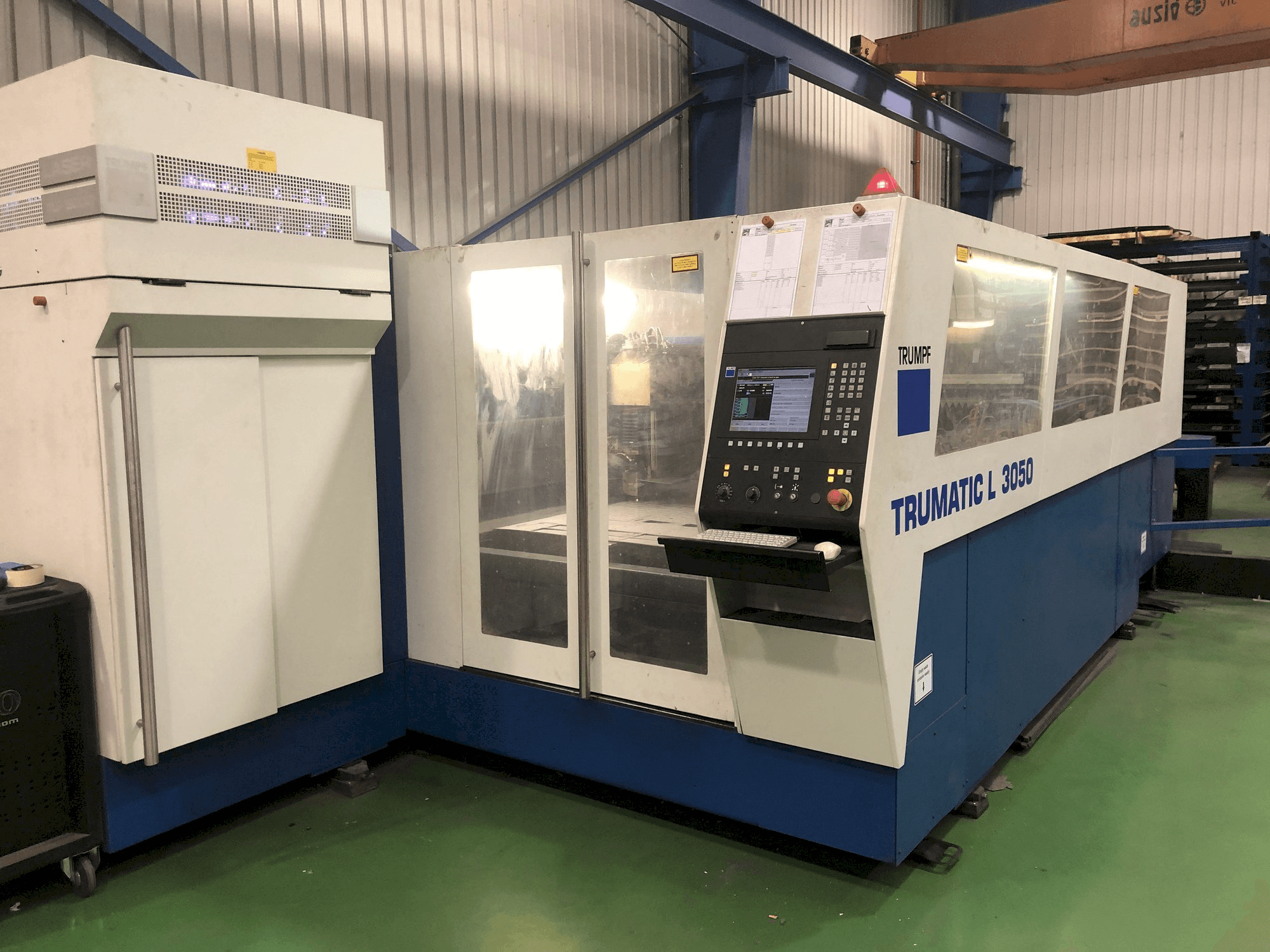 Vooraanzicht van Trumpf Trumatic L3050 machine
