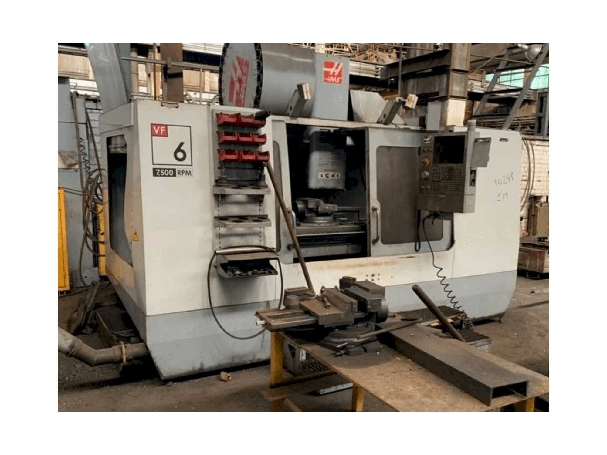 Vooraanzicht van HAAS VF-6/50 machine