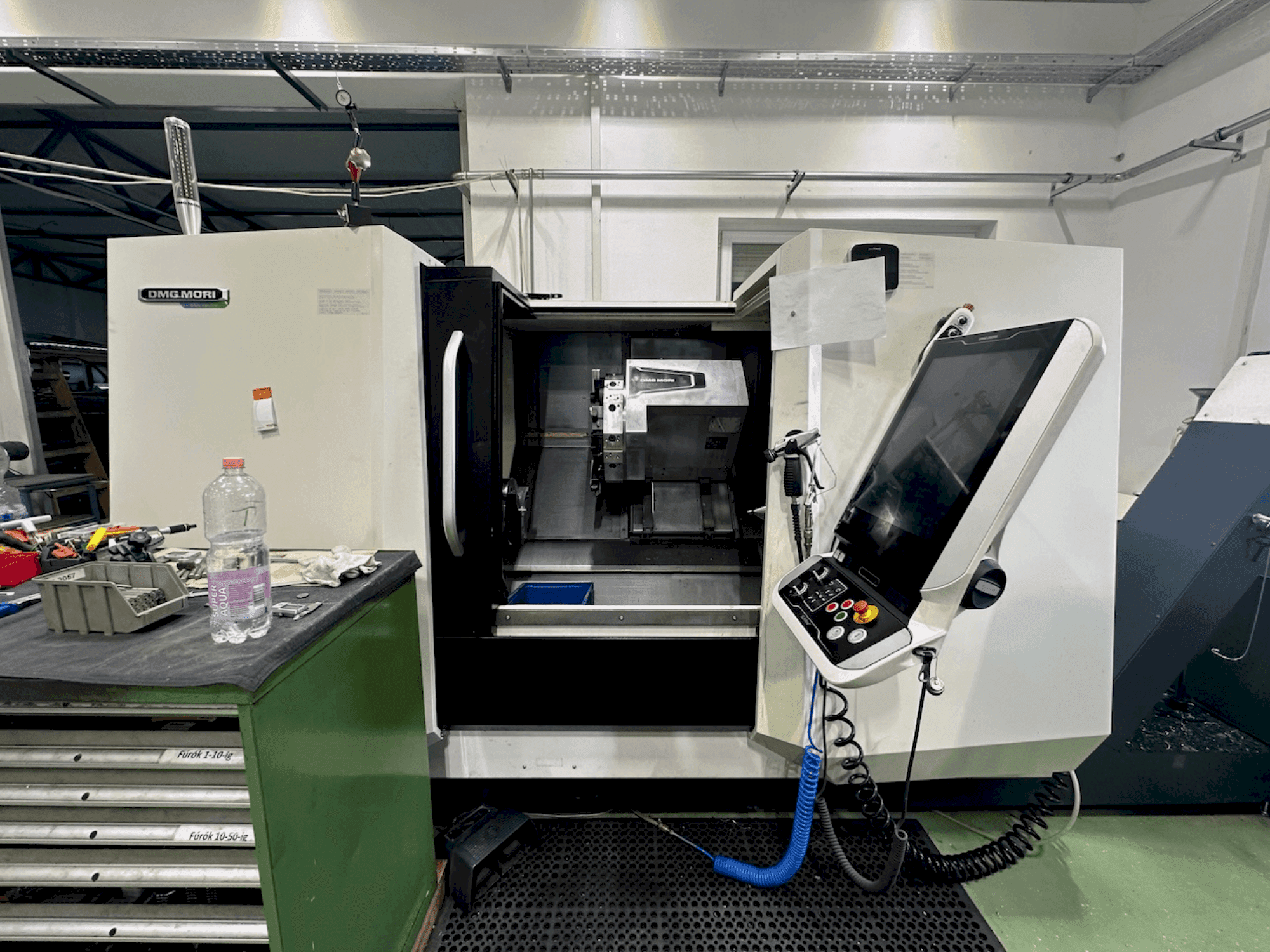 Vooraanzicht van DMG MORI CLX 450 V4 machine