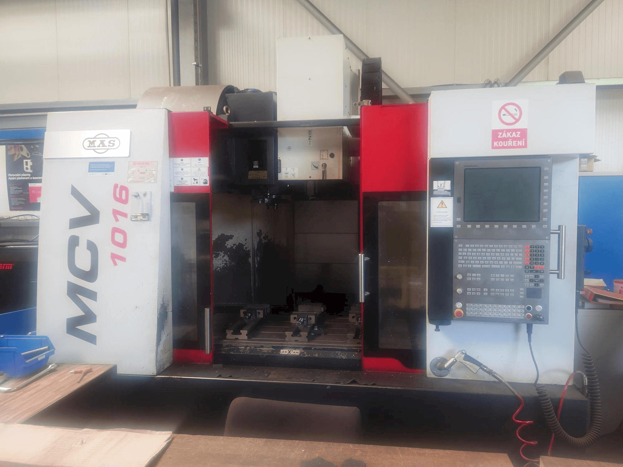 Vooraanzicht van KOVOSVIT MAS MCV 1016 Quick machine