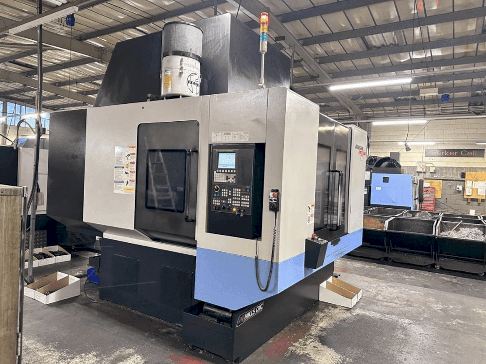 Vooraanzicht van DOOSAN VC 510 machine