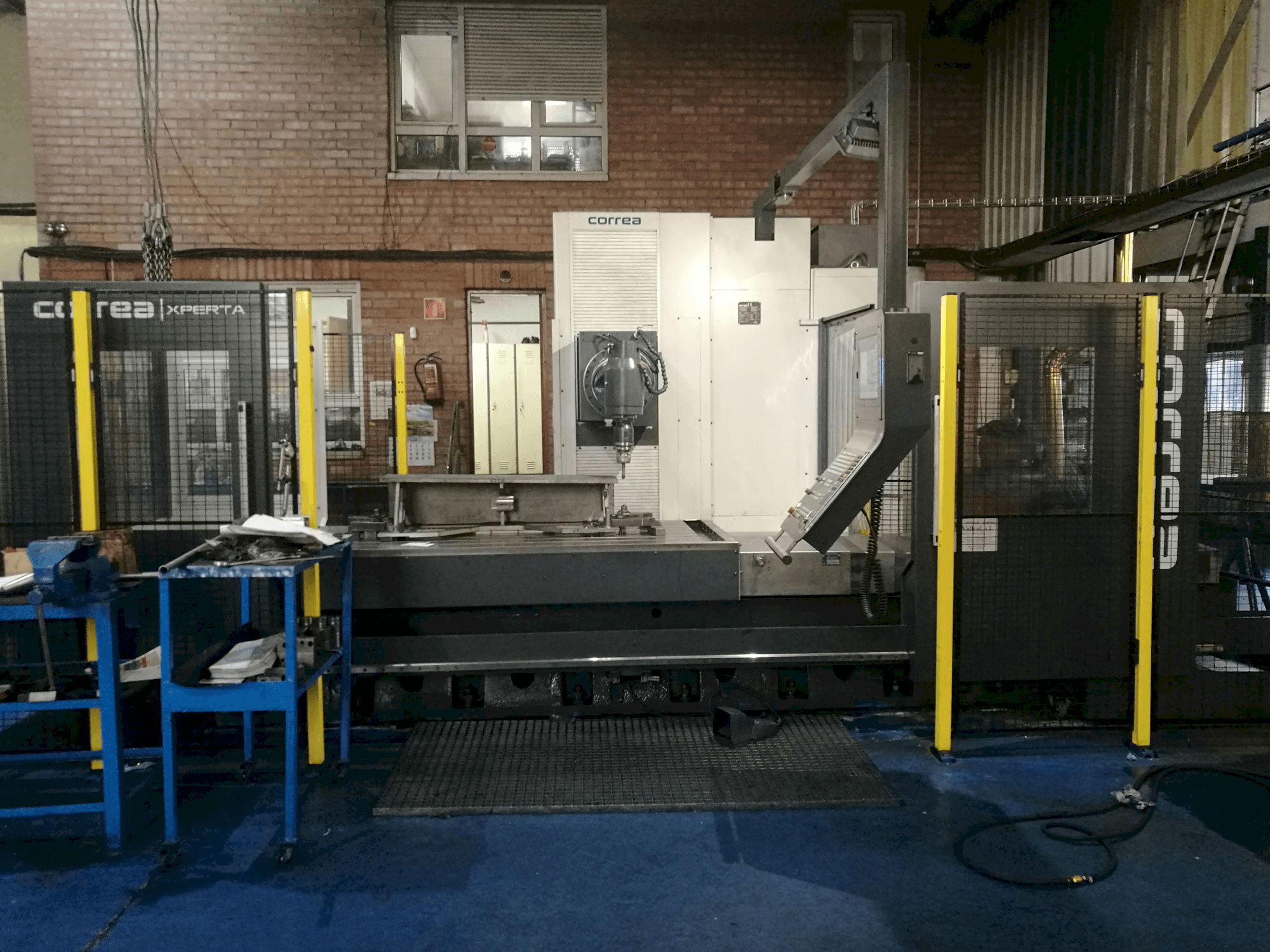Vooraanzicht van Correa XPERTA 20 machine