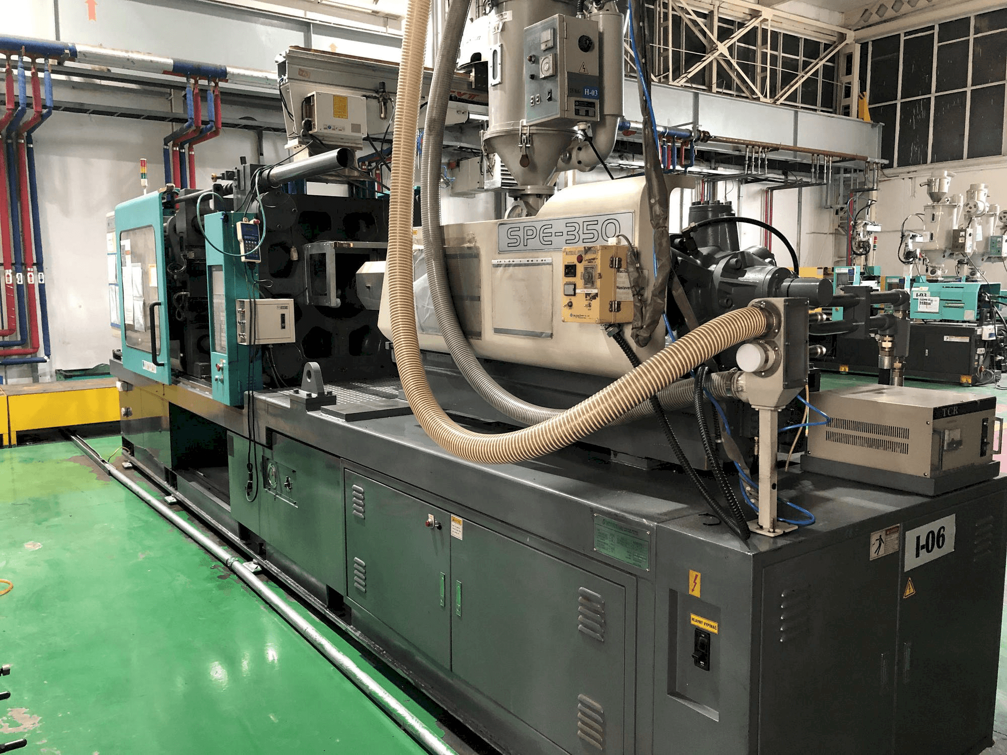 Vooraanzicht van Hyundai SPE-350 machine