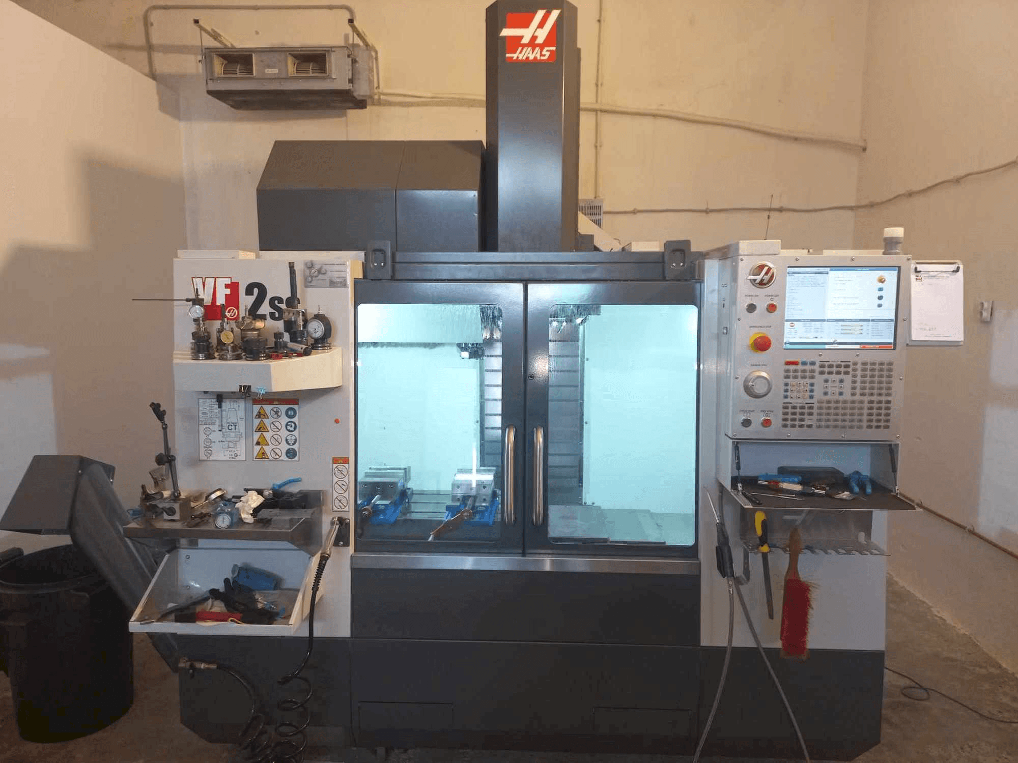 Vooraanzicht van HAAS VF 2 SS machine