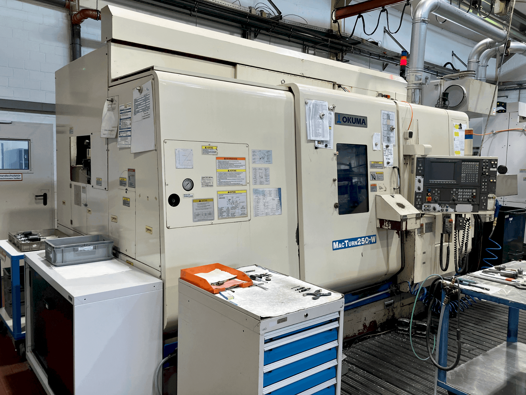 Vooraanzicht van Okuma MacTurn 250-W machine