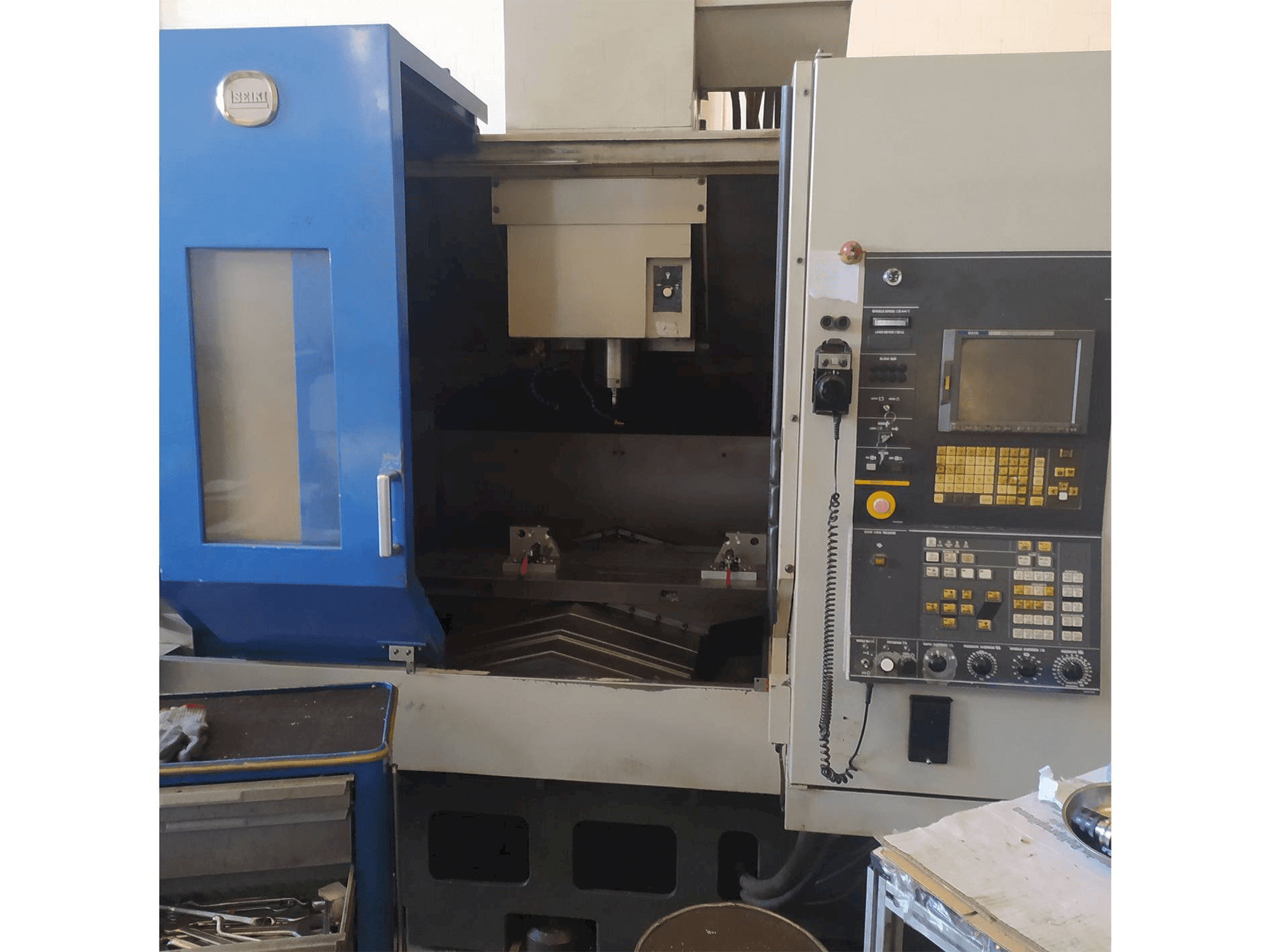 Vooraanzicht van HITACHI SEIKI VS50 machine