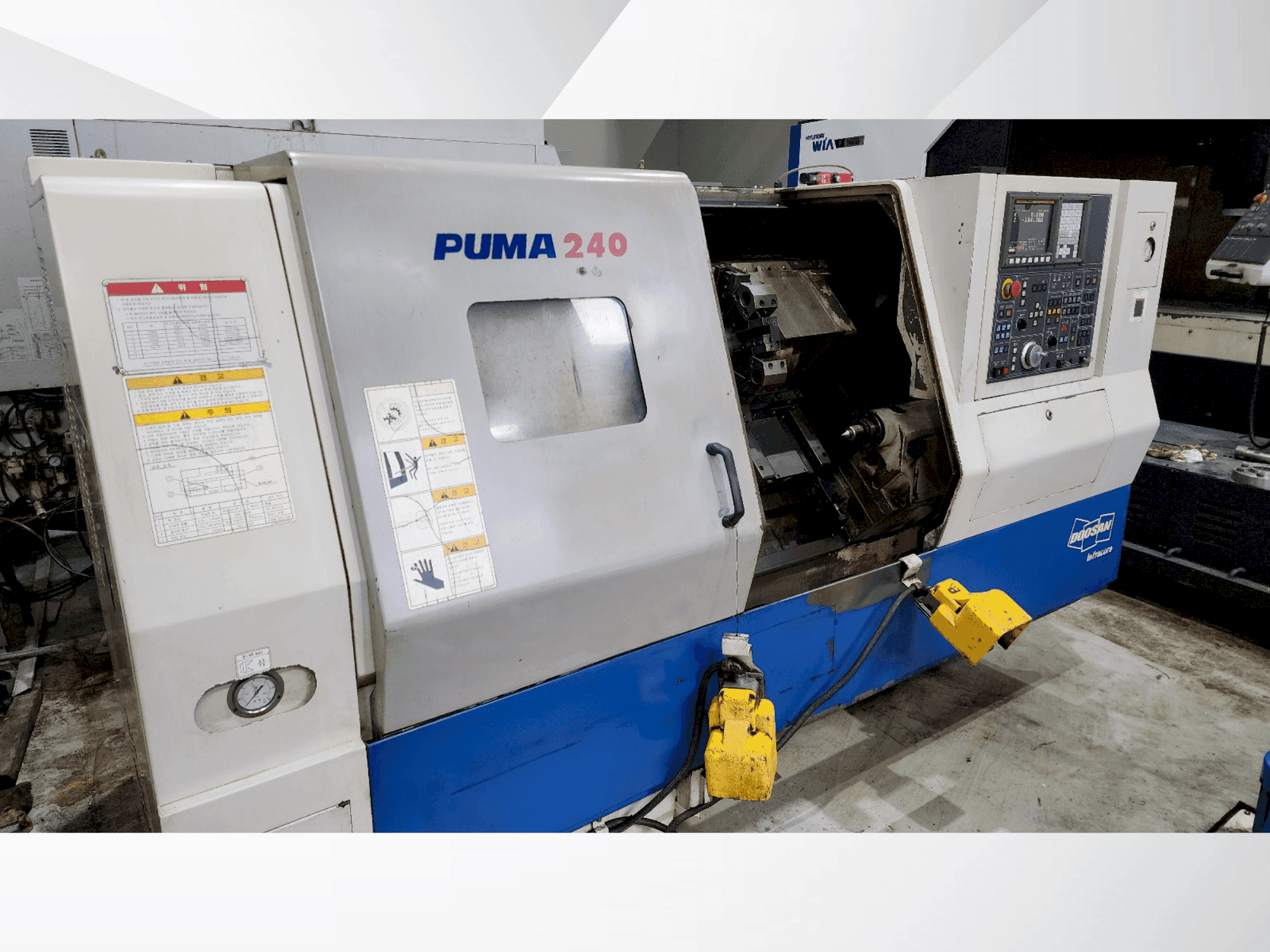 Vooraanzicht van DOOSAN PUMA 240B machine