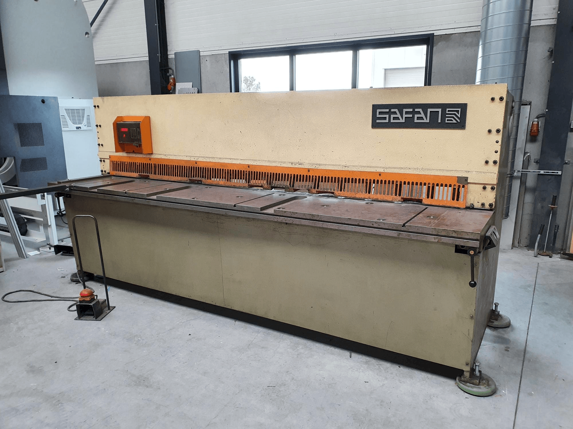 Vooraanzicht van Safan VS 310-6 machine