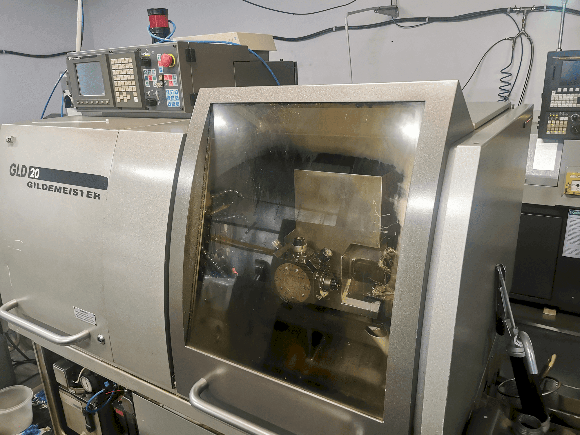 Vooraanzicht van Gildemeister GLD 20 machine