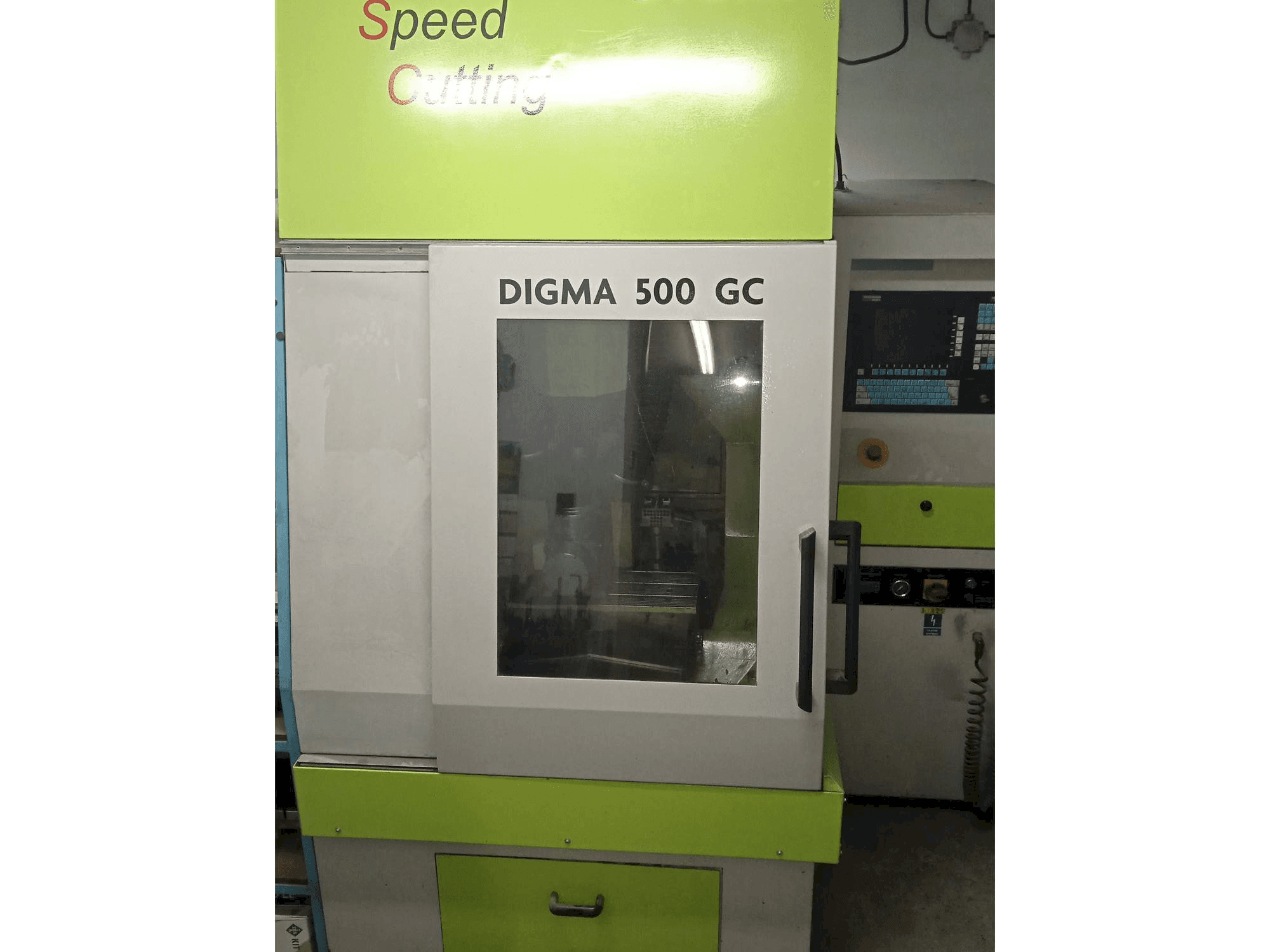 Vooraanzicht van Exeron Digma 500 GC 5AX machine