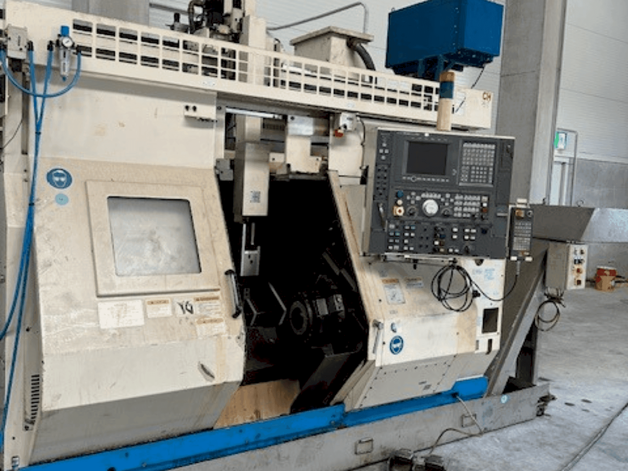 Vooraanzicht van Okuma LT10 machine