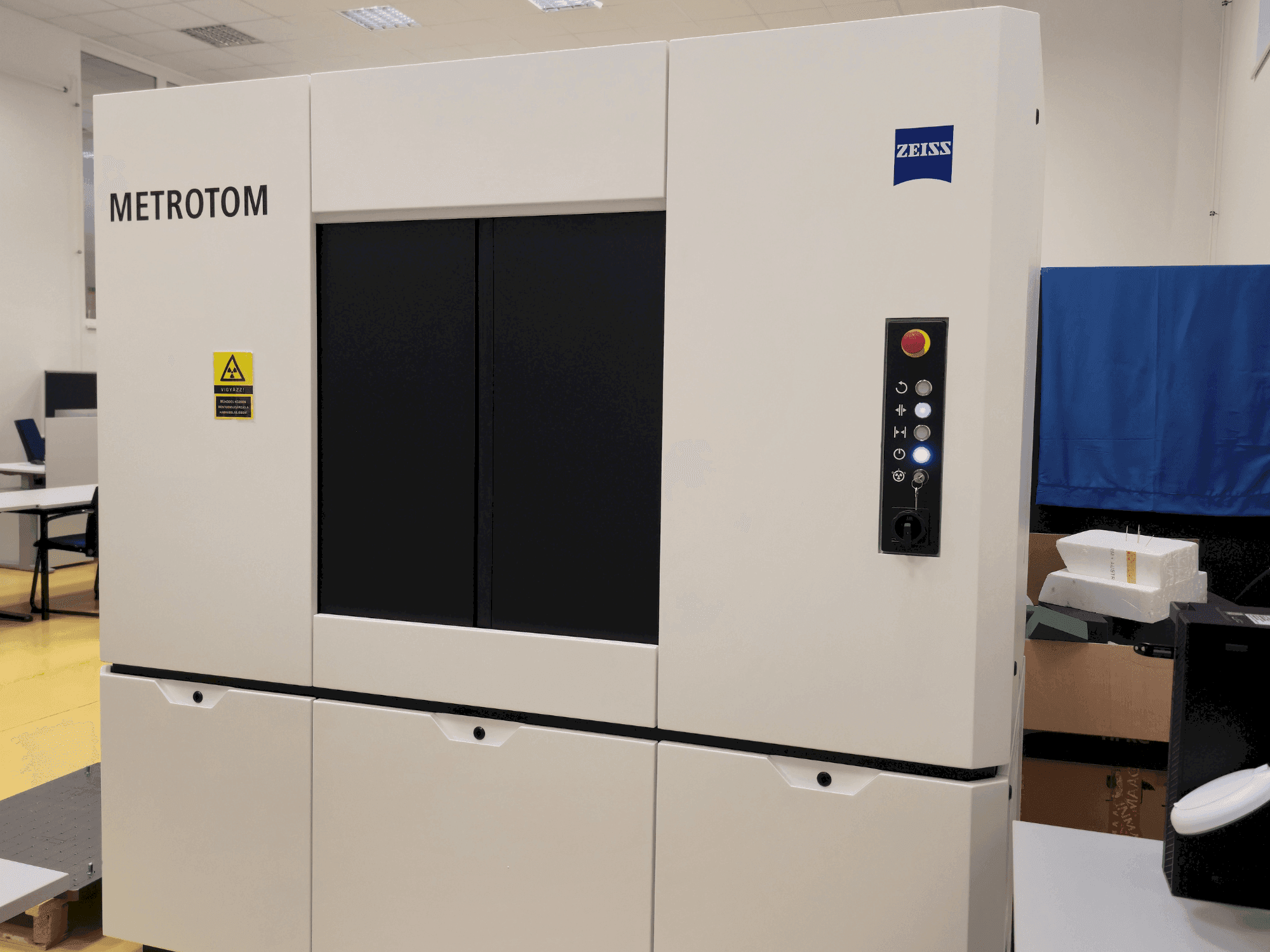 Vooraanzicht van ZEISS Metrotom 6Scout machine