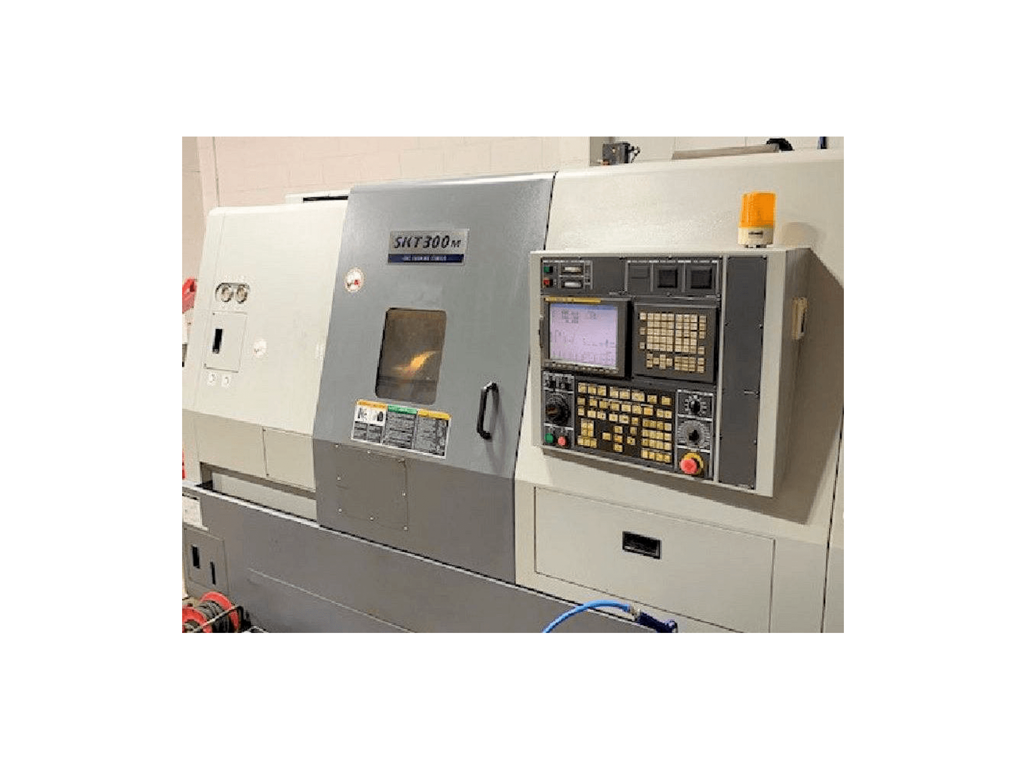 Vooraanzicht van Hyundai Kia SKT 300M machine